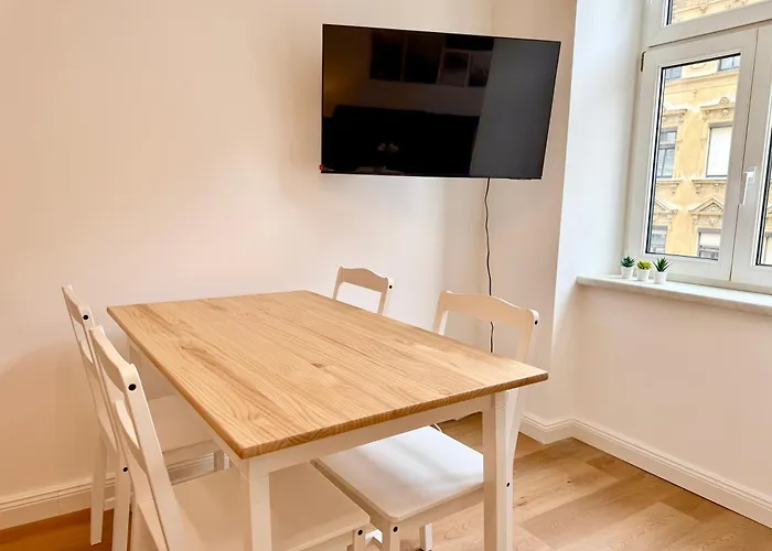 Stylish Renovated With Free Parking 维也纳