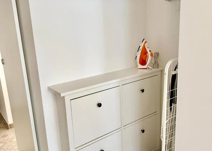 Stylish Renovated With Free Parking 公寓