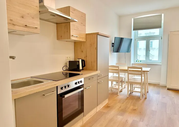 Stylish Renovated With Free Parking *